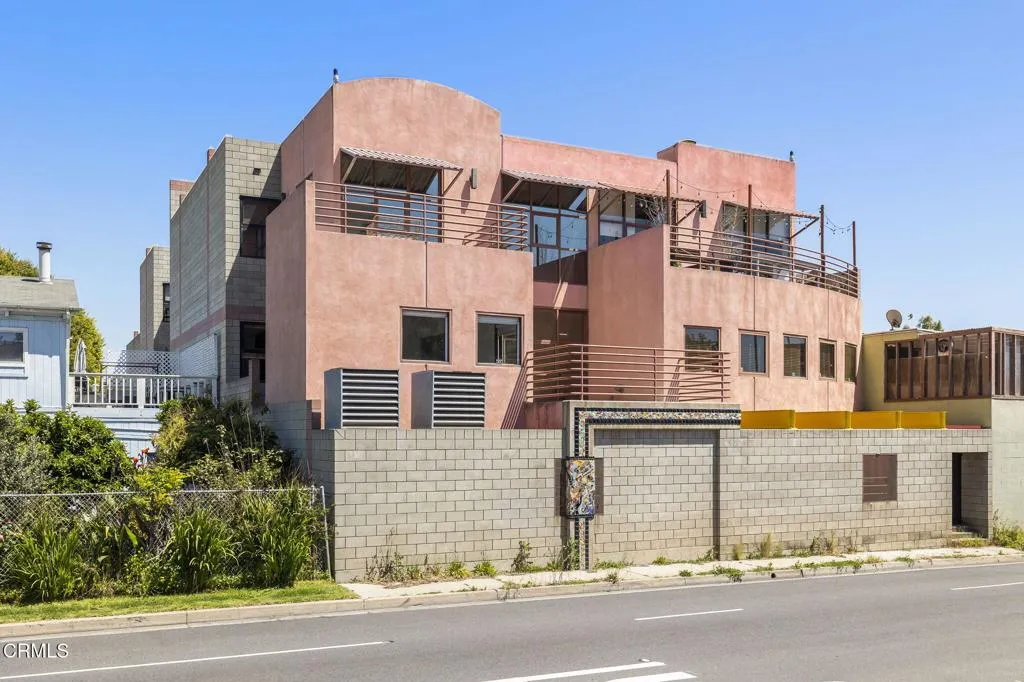 75-web-or-mls-UpmarketMedia-2110Main-245