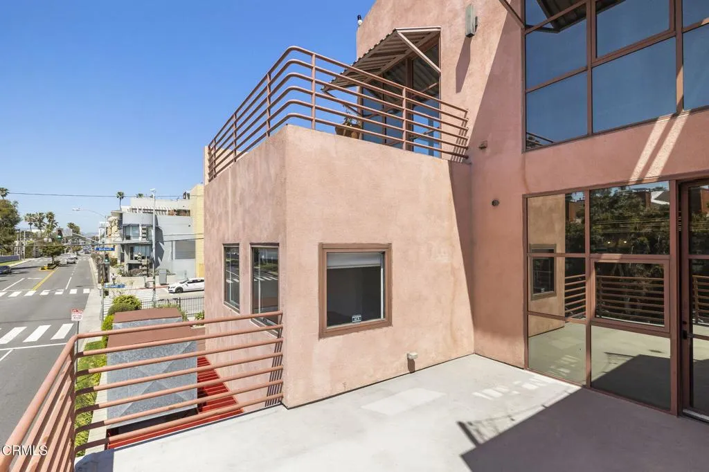 48-web-or-mls-UpmarketMedia-2110Main-158