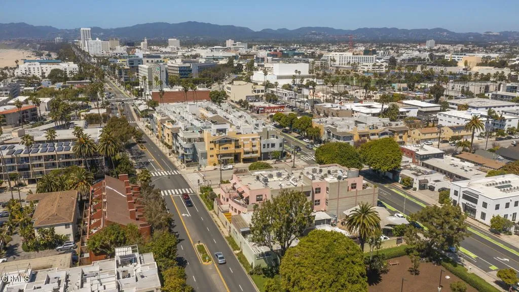 86-web-or-mls-UpmarketMedia-2110Main-aer