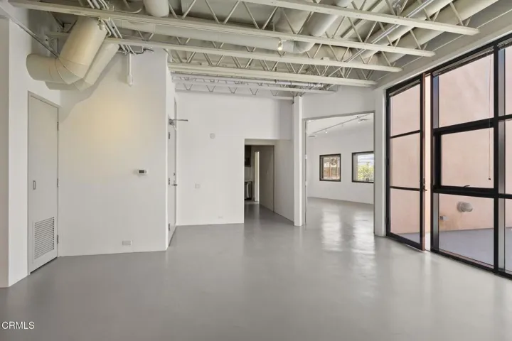 38-web-or-mls-UpmarketMedia-2110Main-120