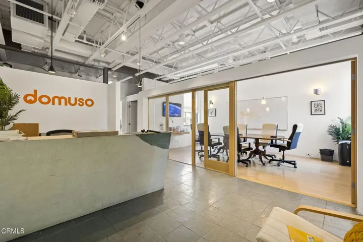 22-web-or-mls-UpmarketMedia-2110Main-63