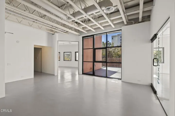 44-web-or-mls-UpmarketMedia-2110Main-162
