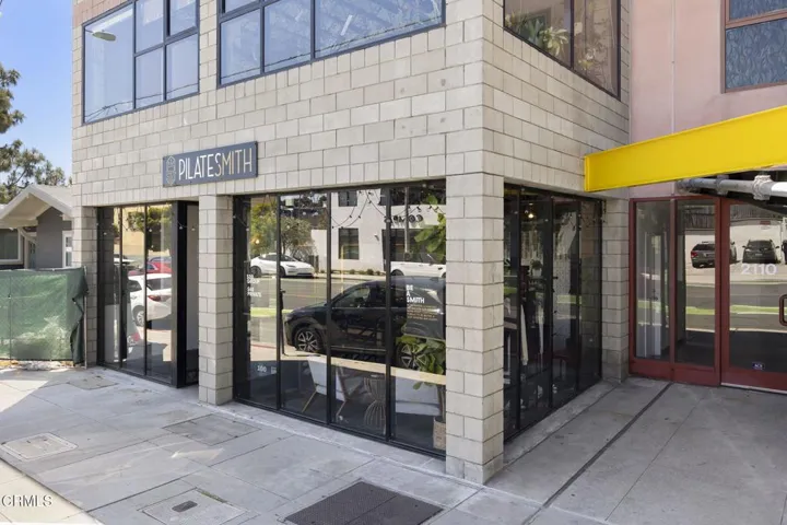 2-web-or-mls-UpmarketMedia-2110Main-252