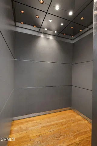 63-web-or-mls-UpmarketMedia-2110Main-203