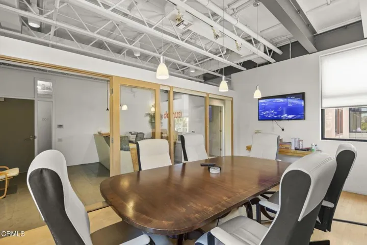 26-web-or-mls-UpmarketMedia-2110Main-72
