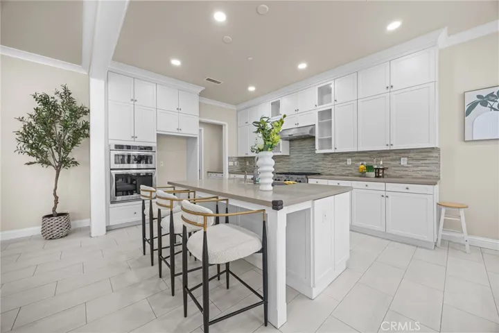 61 Bloomington, Irvine, California 92620