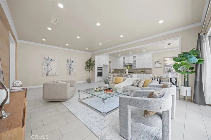 61 Bloomington, Irvine, California 92620