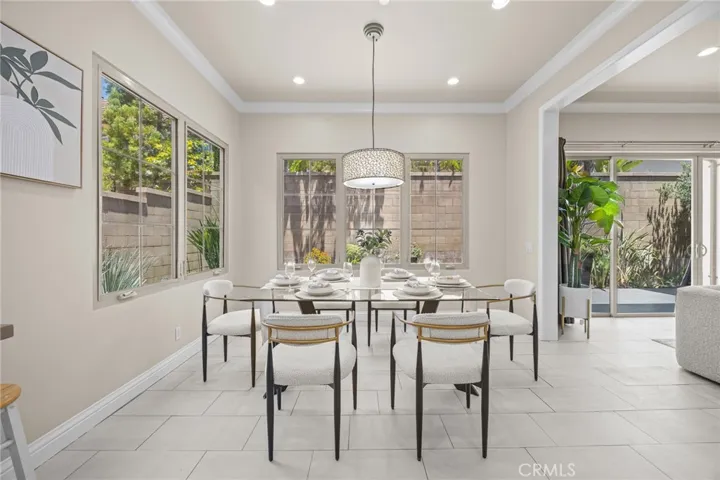 61 Bloomington, Irvine, California 92620