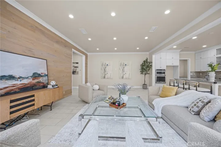 61 Bloomington, Irvine, California 92620