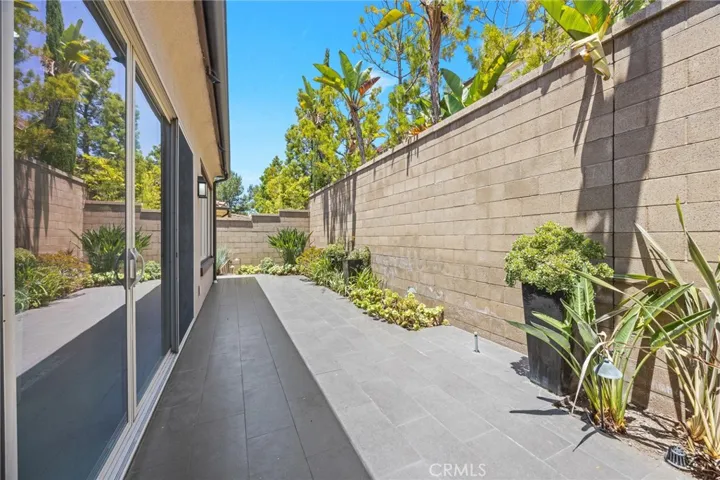 61 Bloomington, Irvine, California 92620