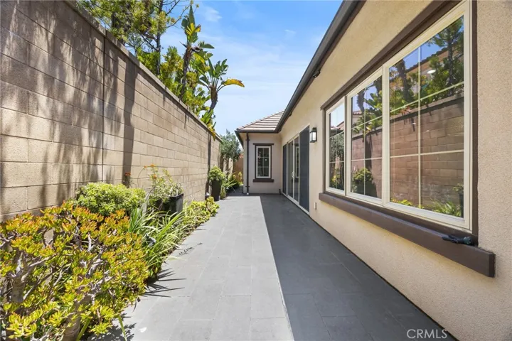 61 Bloomington, Irvine, California 92620