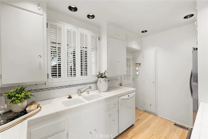 31571 Bluff Drive, Laguna Beach, California 92651
