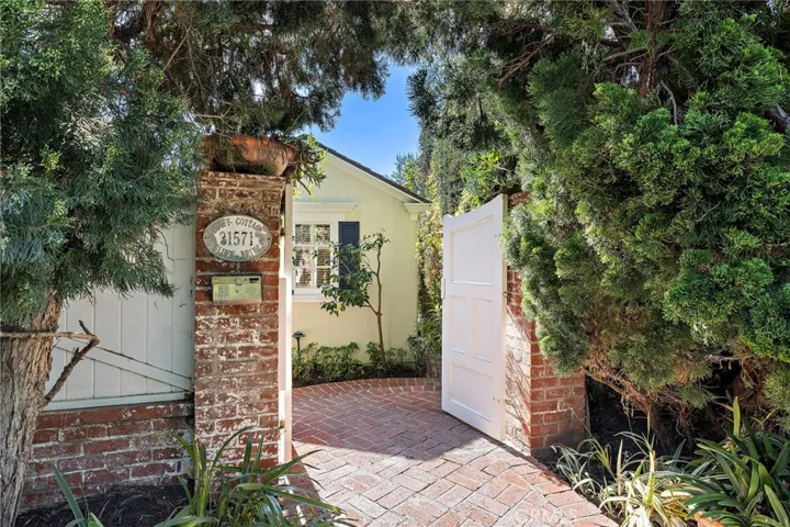 31571 Bluff Drive, Laguna Beach, California 92651