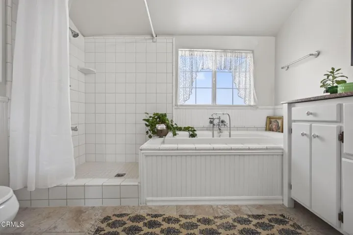 35-web-or-mls-Upmarketmedia_216Ful-070