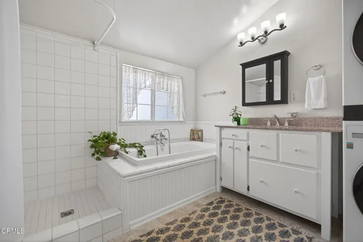 38-web-or-mls-Upmarketmedia_216Ful-079