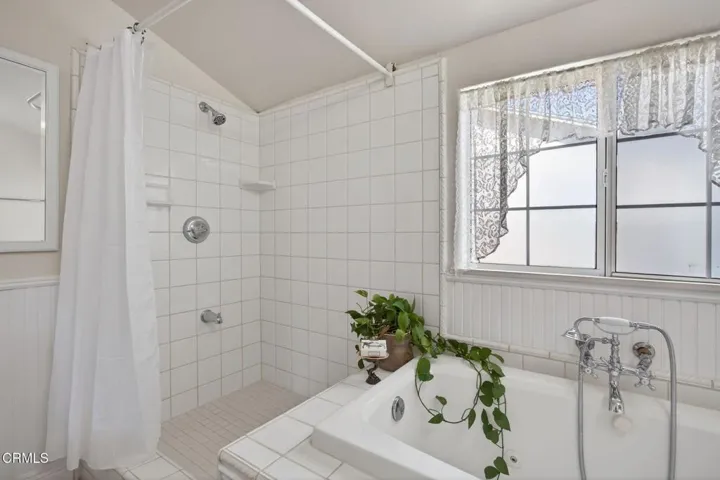 36-web-or-mls-Upmarketmedia_216Ful-074