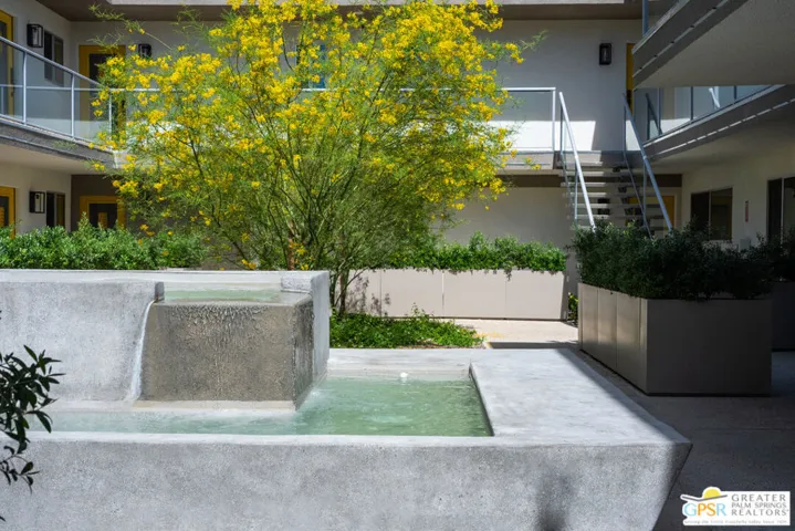 Courtyard - Querencia Palms