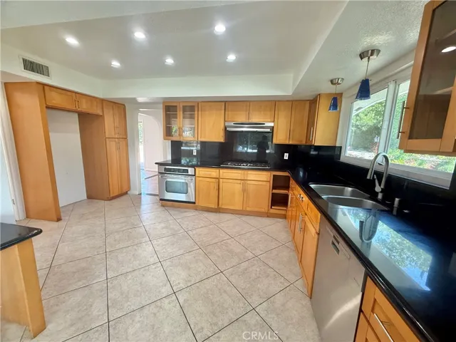 61 E Orange Grove, Arcadia, California 91006