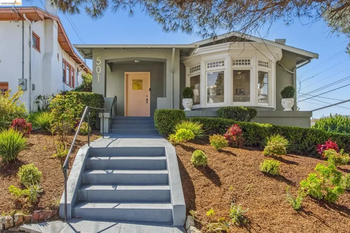 501 E 20th St, Oakland, California 94606-1938