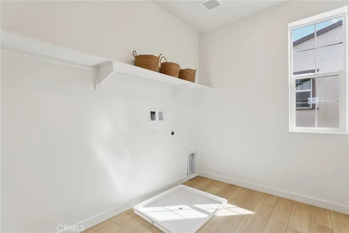 2nd Level Laundry Room w/window