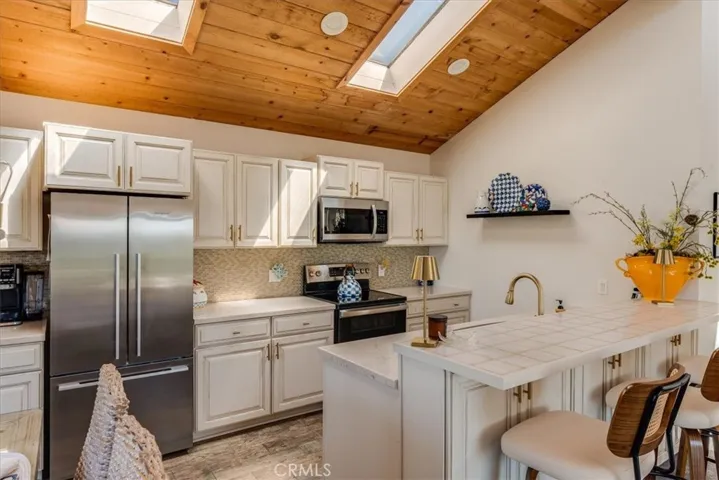 Side view of kitchen.