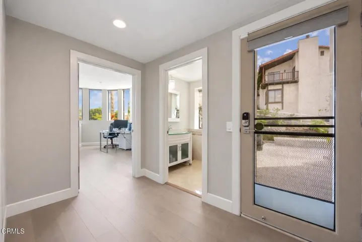 Office w seperate entrance