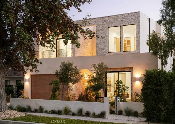 14032 Hartsook, Sherman Oaks, California 91423