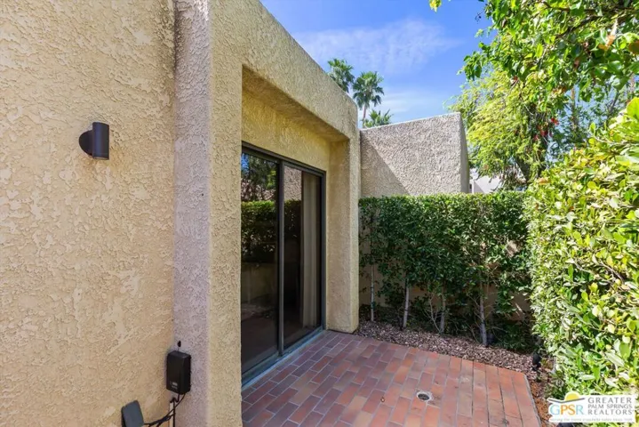 200 E Racquet Club Road 8, Palm Springs, California 92262