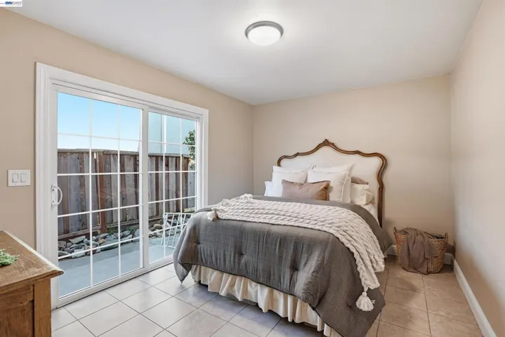 Downstairs Bedroom (2)