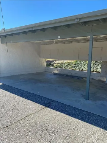 2 Assigned 
Parking Spaces