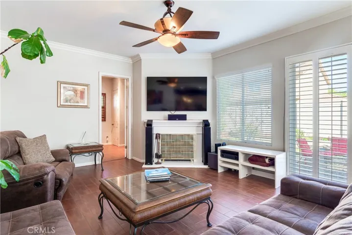 Famliy room, Bedroom entry