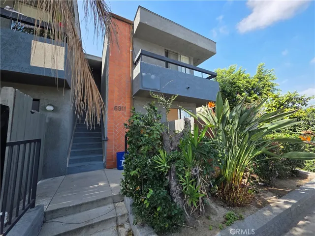 6911 Woodley, Van Nuys, California 91406