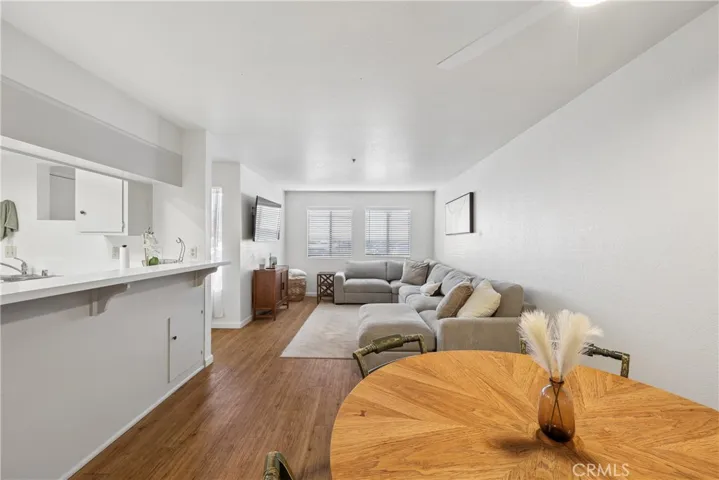 Desirable Carhill Condo!