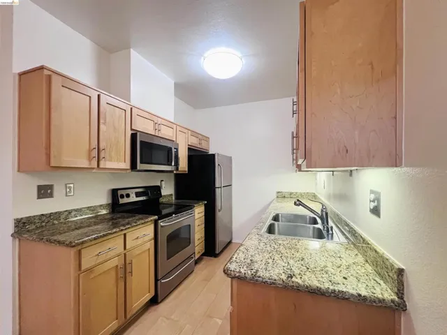 79 Marina Lakes Dr, Richmond, California 94804