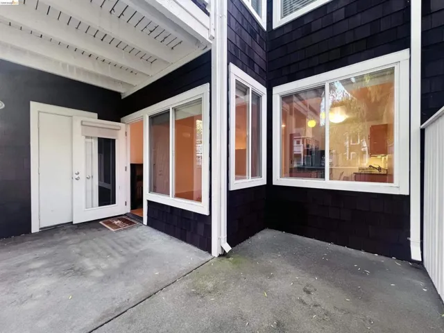 79 Marina Lakes Dr, Richmond, California 94804