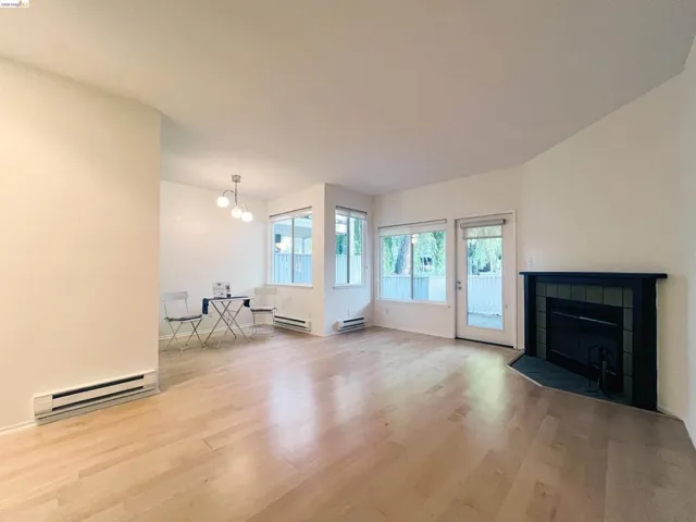 79 Marina Lakes Dr, Richmond, California 94804