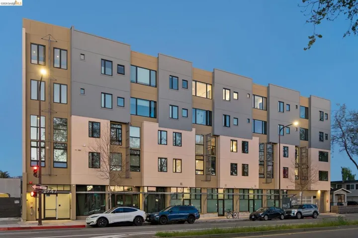 View of apartment building / complex