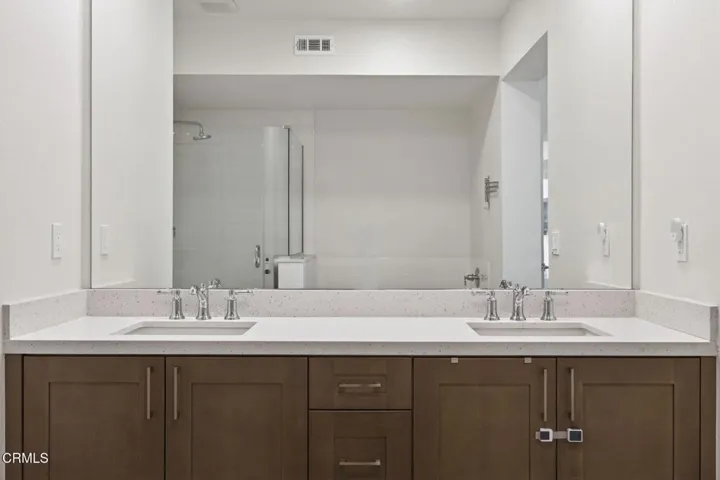 26-web-or-mls-Upmarketmedia_2850Wag402-0