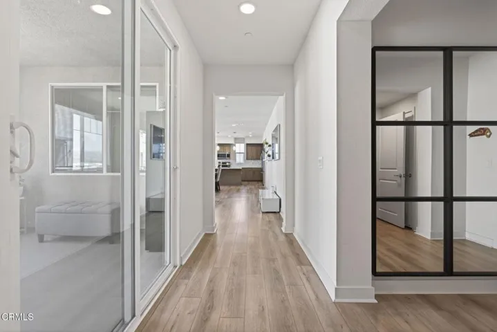 7-web-or-mls-Upmarketmedia_2850Wag402-01