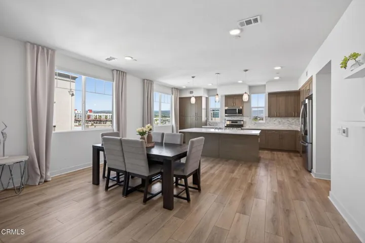 10-web-or-mls-Upmarketmedia_2850Wag402-0