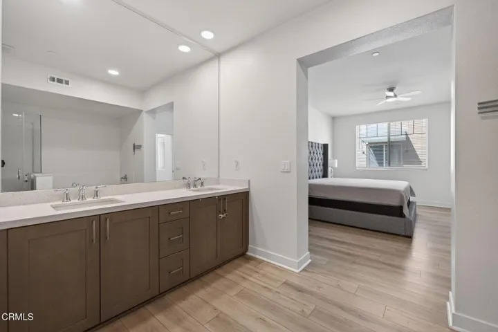 24-web-or-mls-Upmarketmedia_2850Wag402-0