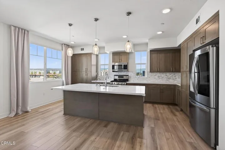 13-web-or-mls-Upmarketmedia_2850Wag402-0