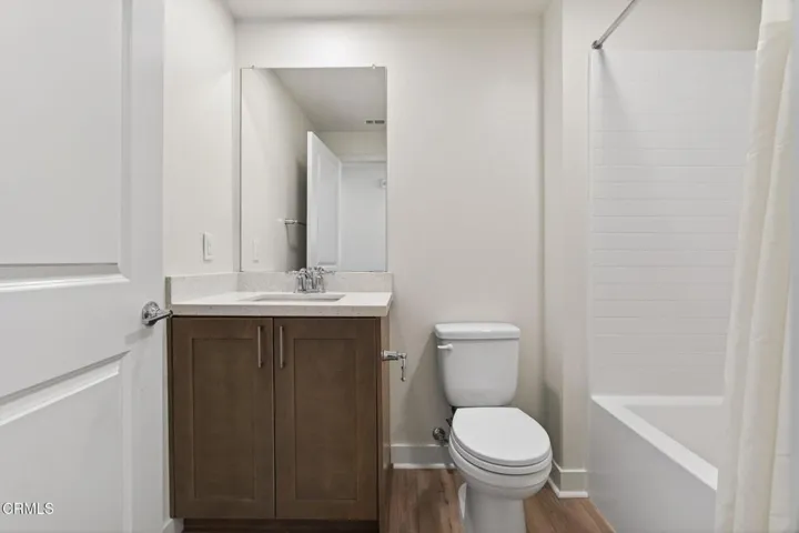 31-web-or-mls-Upmarketmedia_2850Wag402-0
