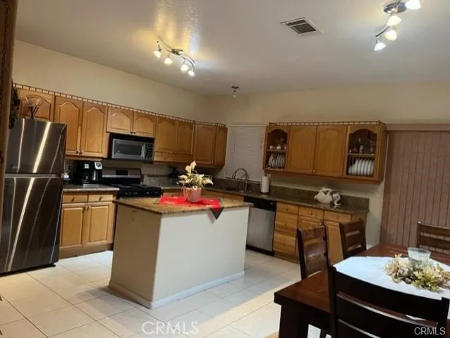 Granite counters, oak cabinets with pantry