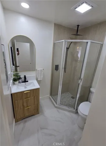 New vanity, LED lighting and well-designed.