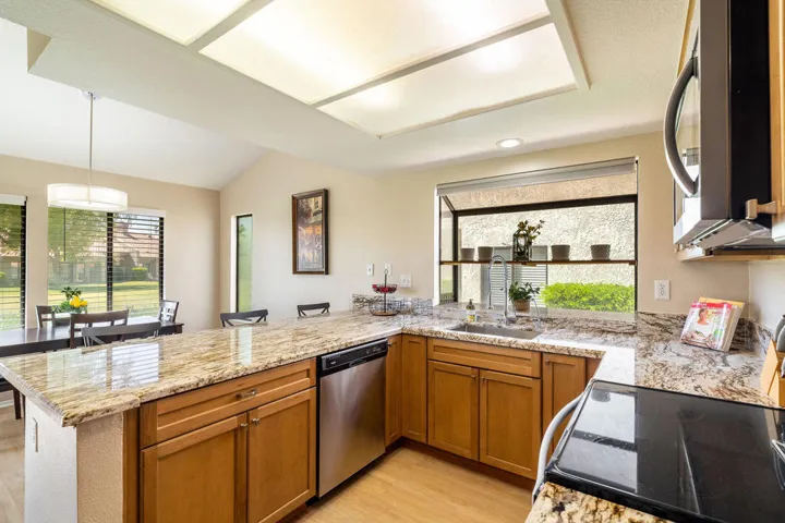41451KansasStreet-13