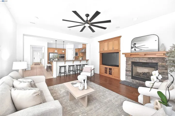 FAMILY ROOM WITH GAS FIREPLACE