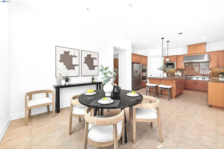 BREAKFAST NOOK AND KITCHEN