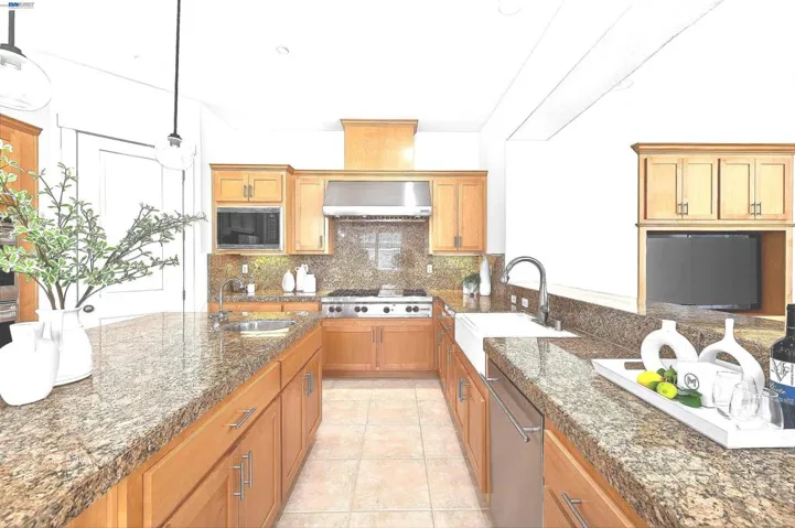 WOLF GAS RANGE AND DOUBLE OVENS