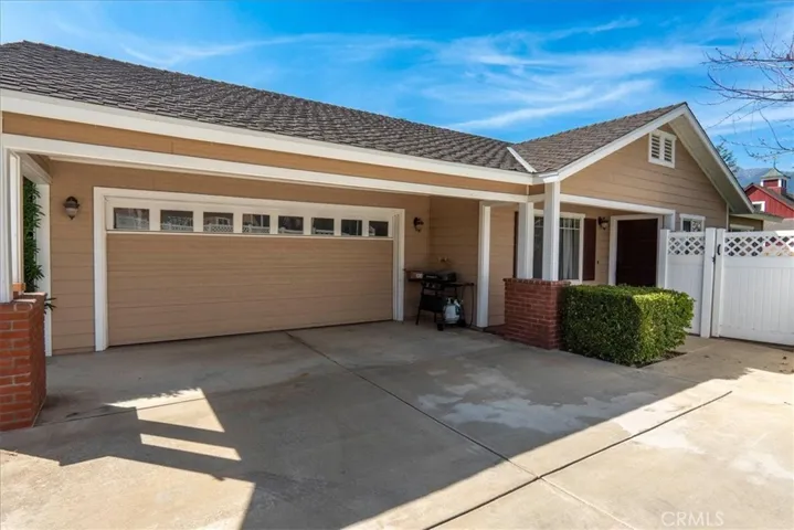 Detached 2 Bedroom, 1 Bathroom ADU with a 2 Car Garage